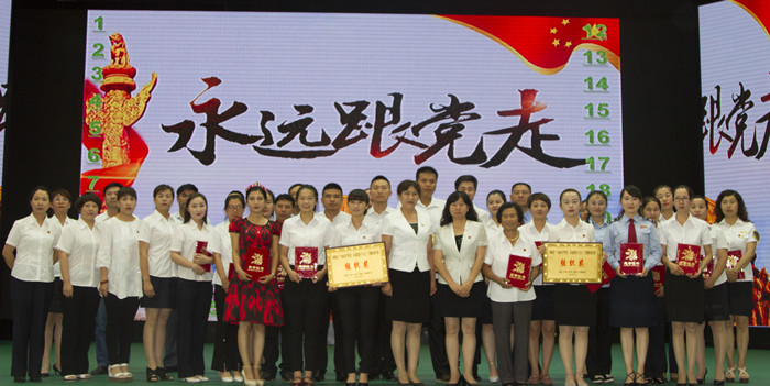 1500377292750091109.jpg 获奖选手与评委合影留念_副本.jpg