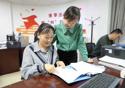榜样丨潜心“爬格子”的滕玉娇——记自治区纪检监察系统先进工作者、巴州纪委监委党风政风监督室正科级干部滕玉娇